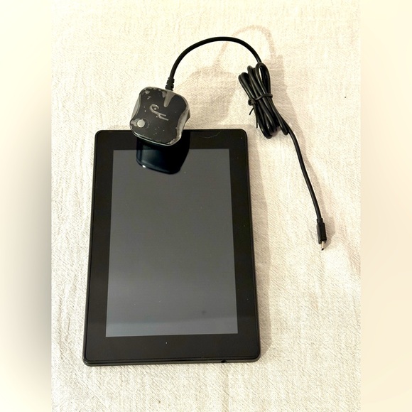 Amazon Fire Tablet - Picture 1 of 2